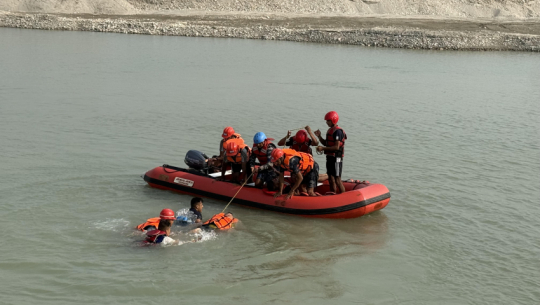 Nepal Army conducts disaster management exercise in Mahakali river
