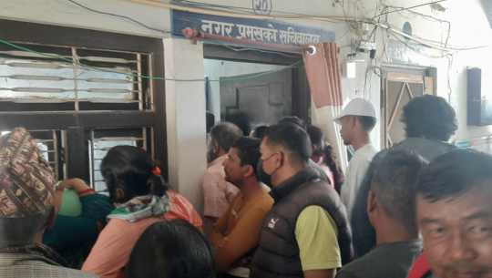  Businessmen of Attaria protest after surrounding Godawari Municipality