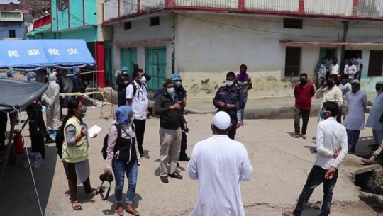 संक्रमितको ‘ट्राभल हिस्ट्री’ खोजिँदै