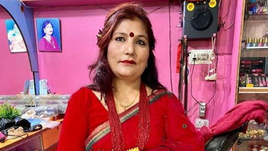 धनगढीमा ३५ वर्षअघि ब्यूटी पार्लर खोल्ने निशा, भन्छिन् ‘हिजो हेला गर्ने अहिले सम्मान गर्छन्’