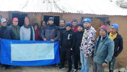 अछाममा विपन्न परिवारलाई युवाहरुले बनाइदिए घर