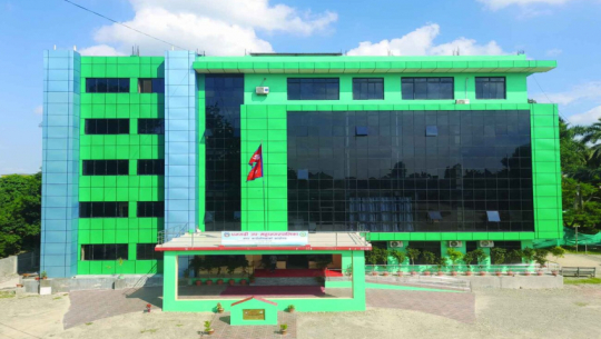 धनगढीमा उपमहानगरको बजार अनुगमन, तीनवटा पसललाई जरिबाना