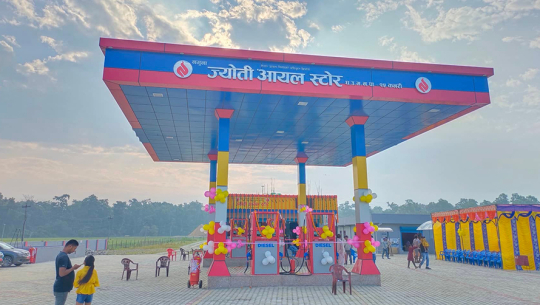 धनगढीमा नमूना आयल स्टोर संचालनमा