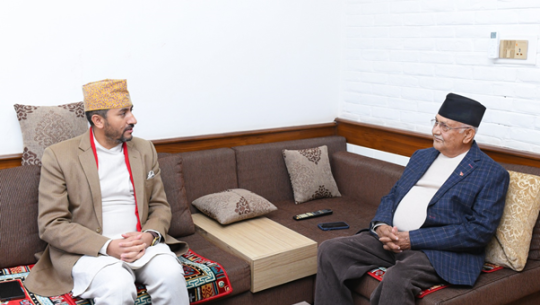 अध्यक्ष ओली र मन्त्री खरेलबीच भेटवार्ता