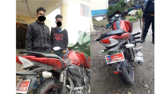 डडेल्धुरामा चोरीको मोटरसाइकलसहित कञ्चनपुरका दुई युवक पक्राउ