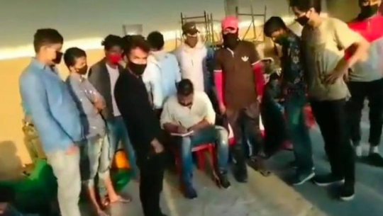 घर फर्किने आशमा कैलालीको सीमामा पुगेका नेपालीलाई पलिया लगेर छाडियो