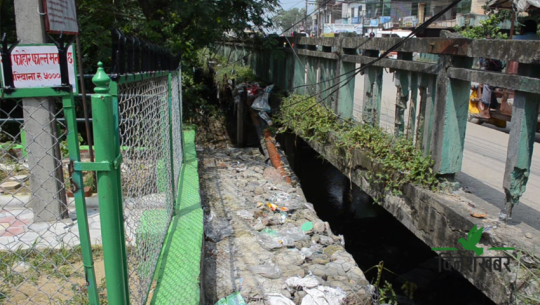 धनगढी उपमहानगर आफैँले ठाउँठाउँमा खोला मिच्यो !