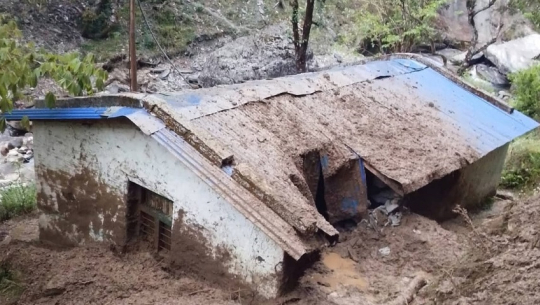 बाजुराको गौमुलमा सुख्खा पहिरोले रौदीगाड लघुजलविद्युत आयोजनाको पावर हाउसमा क्षति 