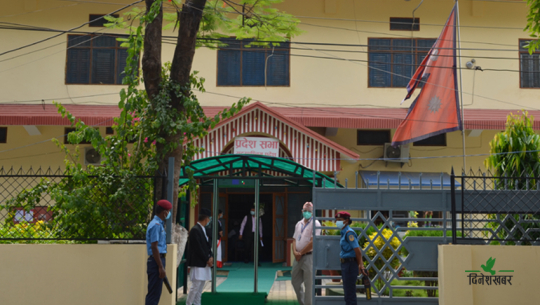 सुदूरपश्चिम सरकारका मन्त्री र सांसदलाई पार्टी प्यारो