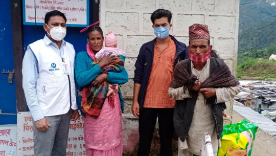 बाजुराका पत्रकार सिंहद्धारा कुपोषितलाई आर्थिक सहयोग