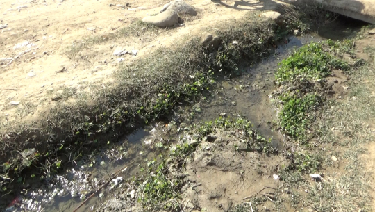 दुई वर्षदेखि फुटेको पाईप मर्मत भएन