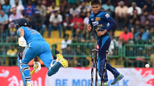 भारतद्धारा श्रीलंकालाई २१४ रनको लक्ष्य