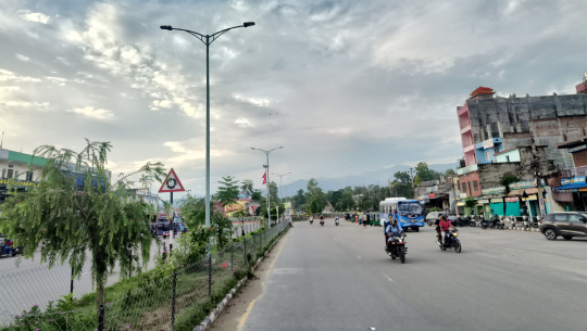 गोदावरी खण्डको ६ लेन सडकमा बत्ती जडानको काम अन्तिम चरणमा