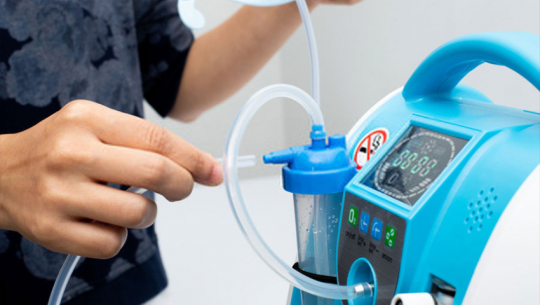 अक्सिजन कन्सन्ट्रेटर खरिदका लागि उच्चाकोटी स्टिल आल्मुनियमका सञ्चालक घर्तिद्धारा आर्थिक सहयोग