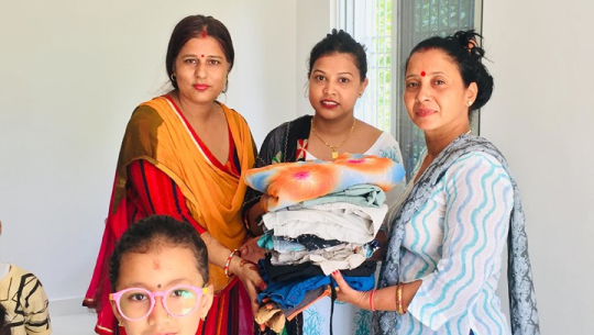 धनगढीको कपडा बैंकलाई तीन सय ५१ थान कपडा दान