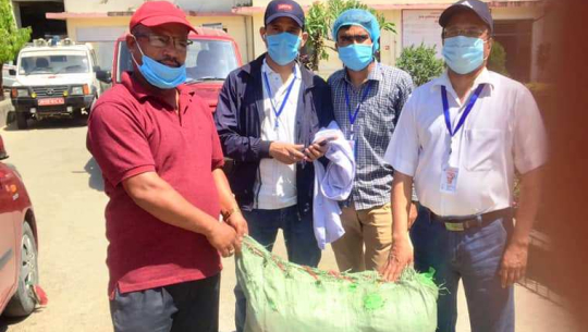 फारवेष्ट टेक्नीकल कलेजद्वारा सेती प्रादेशिक अस्पताललाई पीपीई हस्तान्तरण