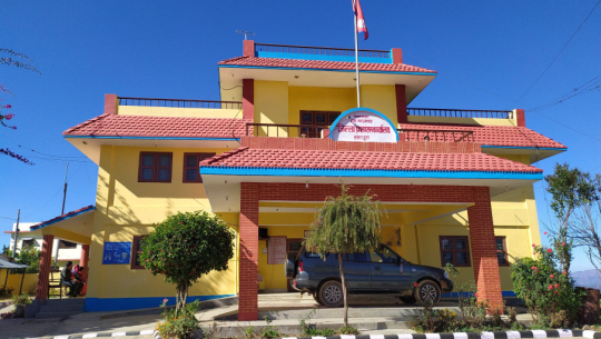 लगातार वर्षापछि डडेल्धुरामा सवारी आवागमनमा रोक