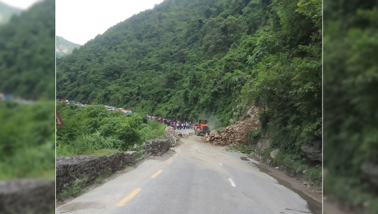 बझाङको जयपृथ्वी राजमार्ग सूचारु, डेढ महिनामा ४० पटक अवरुद्ध