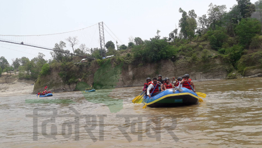 कर्णाली नदीमा जलयात्रा सुरु (भिडियो र तस्वीरमा हेर्नुहोस)