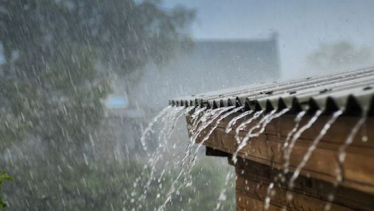 डोटीमा वर्षातका कारण घर भत्कियो