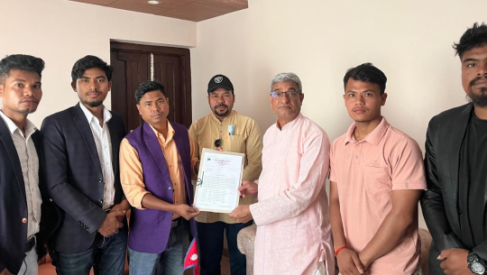 कञ्चनपुरमा  राना मृत्यु घटनाः छानविनको लागि गृहमन्त्री लेखकलाई ज्ञापन पत्र