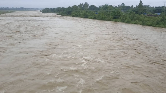 यी जिल्लाका नदीमा आकस्मिक बाढीको जोखिम, सतर्क रहन महाशाखाको आग्रह