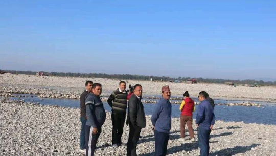 महाकाली नदीबाट रोयल्टी संकलनको विषयमा मेयर र वडाअध्यक्षबिच विवाद