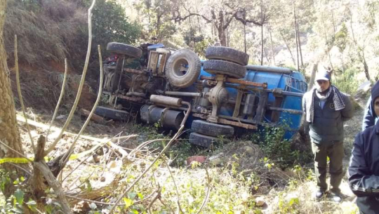 डोटीमा ट्याङकर दुर्घटना हुँदा एक जनाको मृत्यु