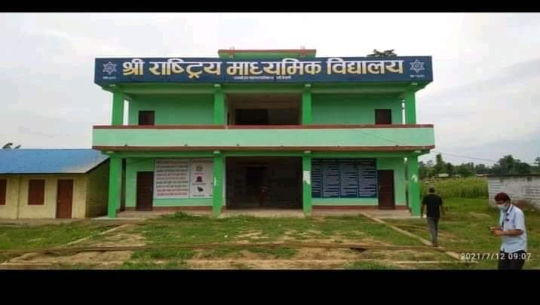 सामुदायिक वनले गर्‍यो विद्यालयलाई सहयोग
