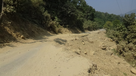 कैलालीमा पहिरोले भासिएको भीमदत्त राजमार्ग अझै मर्मत भएन