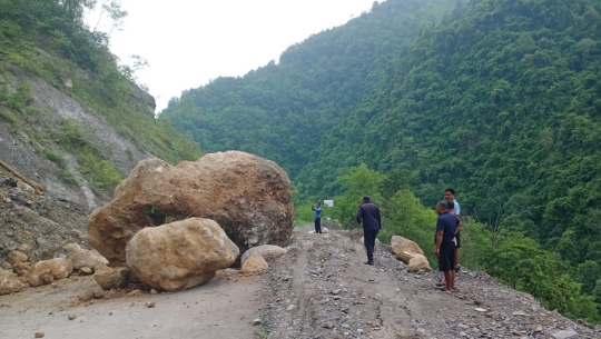 कालीगण्डकी करिडोर र मदन भण्डारी राजमार्गसहित गुल्मीका तीन मुख्य सडक अवरुद्ध