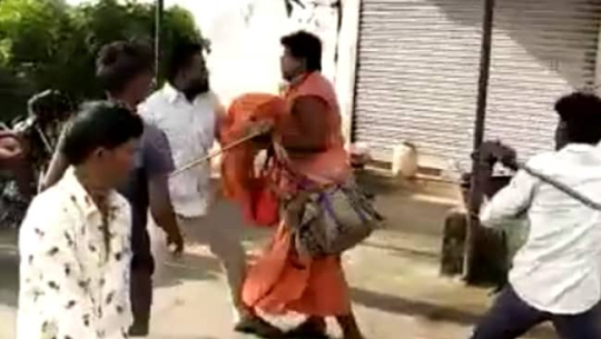 बच्चा चोरेको आरोपमा चार जना साधु कुटिए