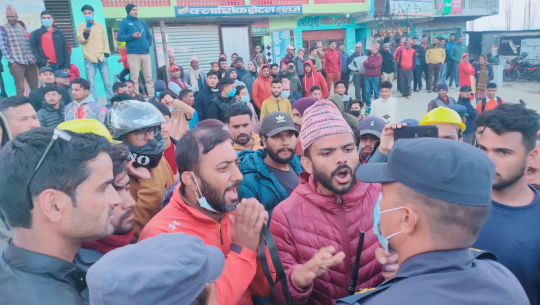 डडेल्धुरामा प्रहरी, प्रशासनले रोक्यो, मलाई जोगाइदिनुस्ः सागर ढकाल 