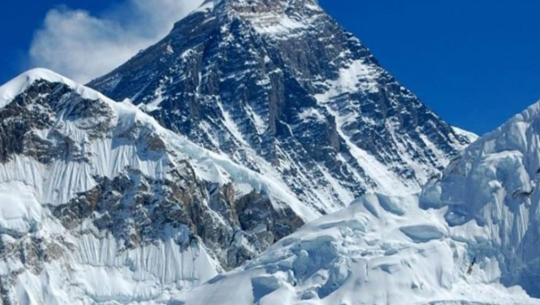 ७ सय पर्यटक तथा गाइड अलपत्र