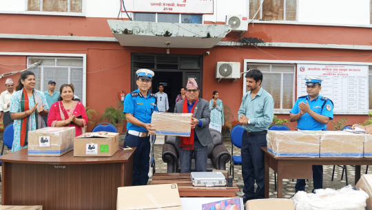 ट्राफिक प्रहरीलाई ३० लाख बराबरको सामाग्री सहयोग