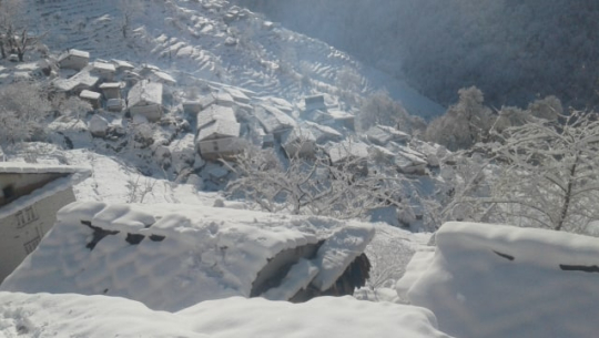 बझाङमा हिमपात, विद्यालय बन्द