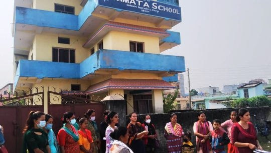 कैलालीमा तलब नदिएको भन्दै विद्यालयमा शिक्षिकाको ताला
