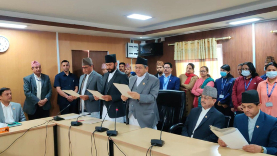 रवि लामिछाने र स्वर्णिम वाग्लेले लिए शपथ 