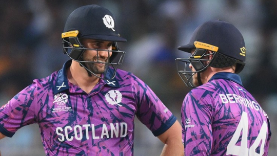 स्कटल्यान्डले इटालीलाई दियो २०८ रनको चुनौती