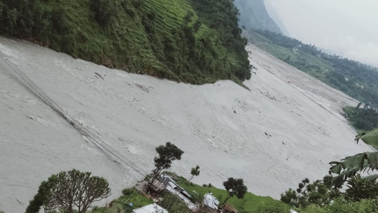 बाजुराको बुढिगंगा नदीको पुलमाथि पानी