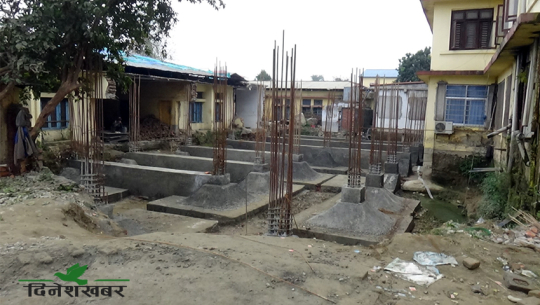 सेती प्रादेशिक अस्पतालमा 'सिटी स्क्यान' राख्ने भवन निर्माणमा ढिलासुस्ती, बिरामीले निजी अस्पतालकै भर पर्नु बाध्यता