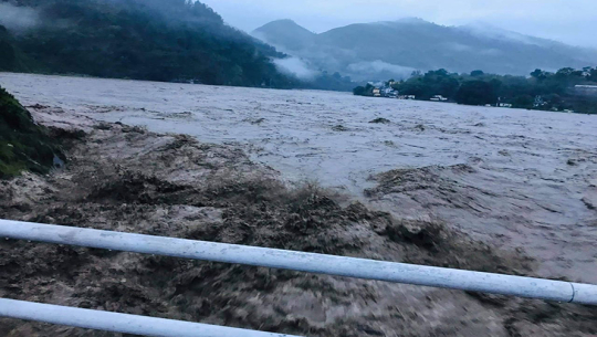 बाढीबाट विस्थापित बैतडीका ७० परिवार घर फर्किए