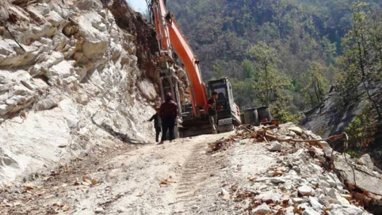 सेती लोकमार्ग तीव्र निर्माणका लागि काँग्रेसको ज्ञापन