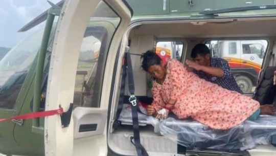 डोटीकी एक सुत्केरीको हेलिकप्टरमार्फत उद्धार