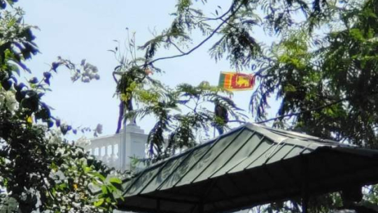 राष्ट्रपति निवासपछि श्रीलंकामा प्रदशर्नकारीले कब्जा गरे प्रधानमन्त्री कार्यालय