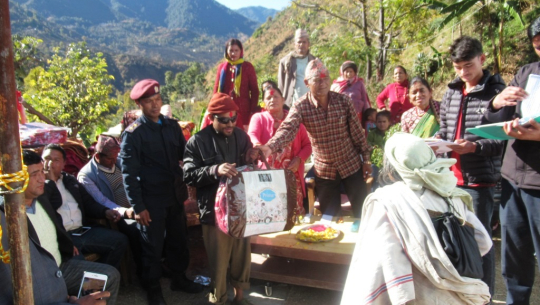 बझाङमा गाउँपालिकाद्वारा न्यानो कपडा वितरण