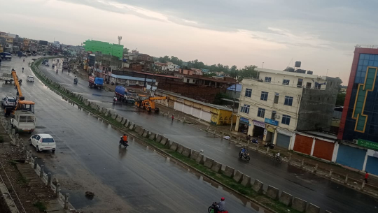 धनगढी–अत्तरिया ६ लेन सडकमा पानी जम्न थाल्यो, ठाउँठाउँमा पर्‍यो चिरा