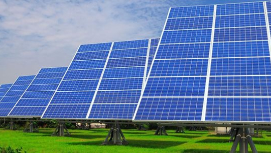 डोटीमा विपन्न परिवारलाई सोलार बत्ती वितरण