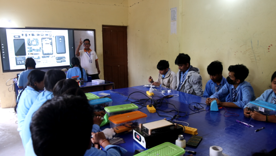 धनगढीका विद्यालयमा 'बुक फ्रि फ्राइडे'  प्रभावकारी देखियो