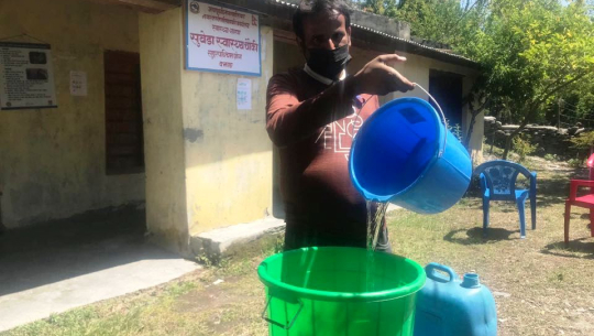 बझाङको स्वास्थ्य चौकीमा खानेपानीको समस्या, कपडा धुन खोला जान्छन सुत्केरी